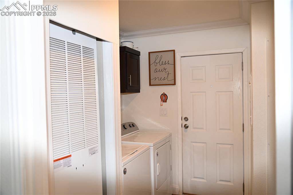 Image 32 of 50: Laundry