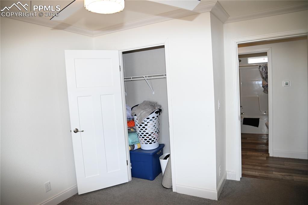 Image 37 of 50: Closet