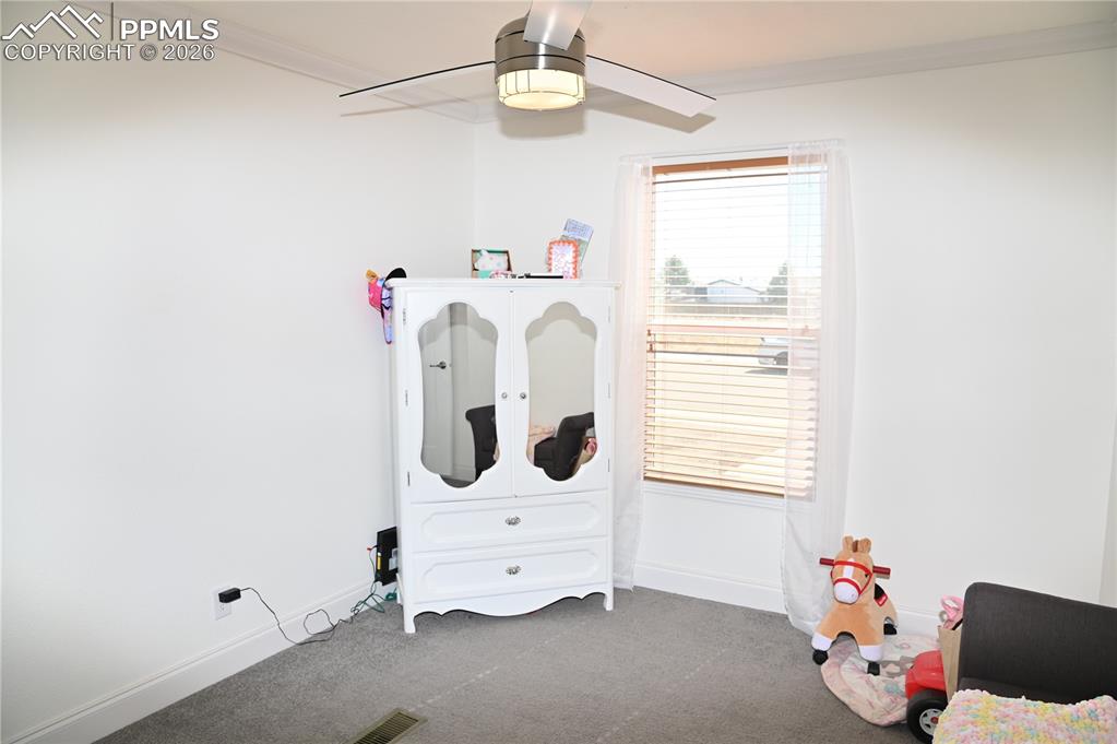 Image 42 of 50: Bedroom