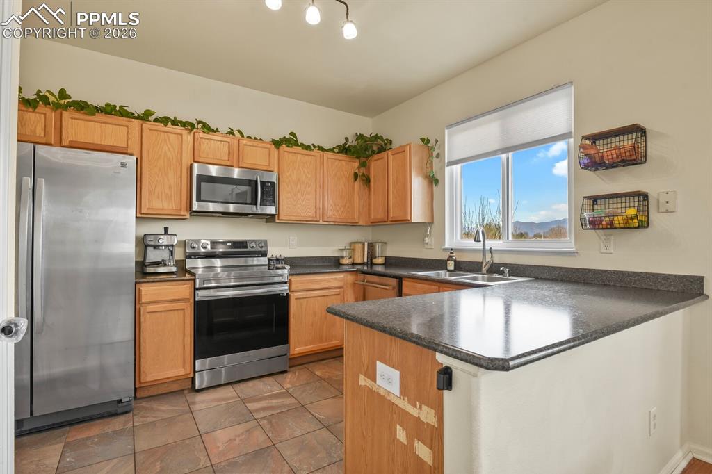 Image 10 of 30: Stainless steel appliances and granite counters