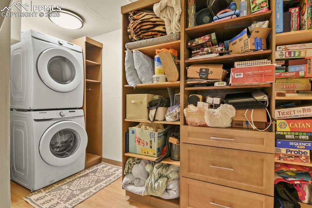 Image 27 of 30: Laundry Room