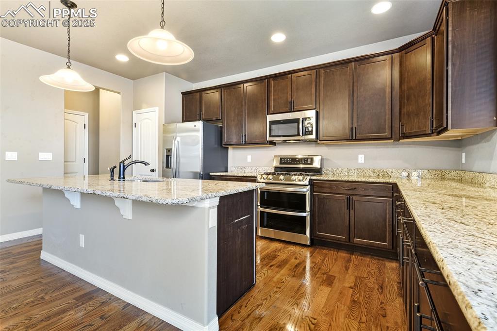 Image 12 of 35: Stainless appliances