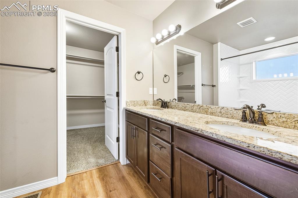 Image 19 of 35: double vanity