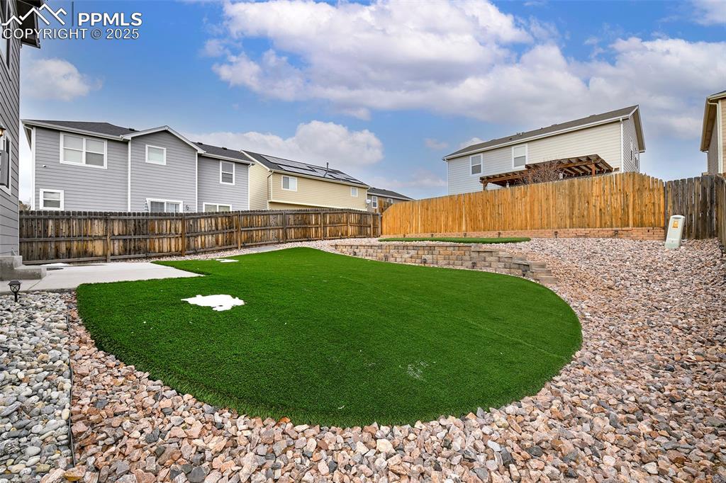 Image 35 of 35: Yard