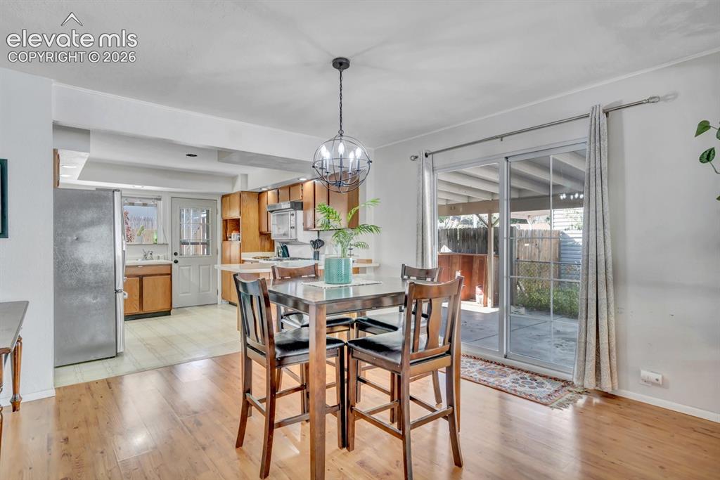 Image 4 of 17: Dining Area