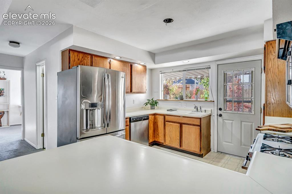Image 6 of 17: Kitchen