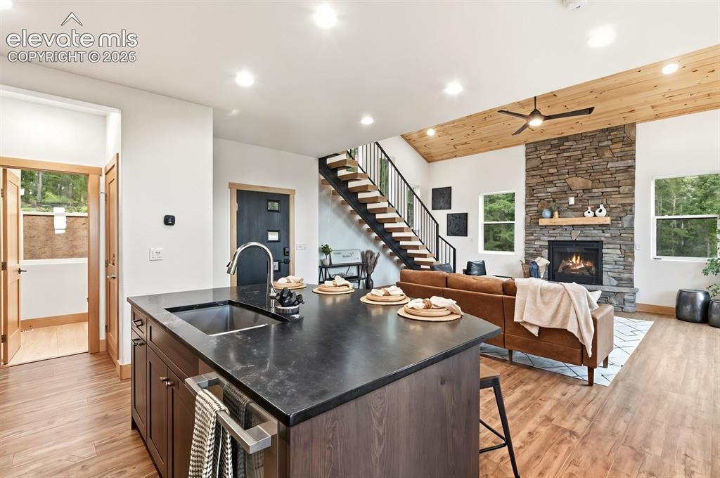Image 14 of 46: Kitchen