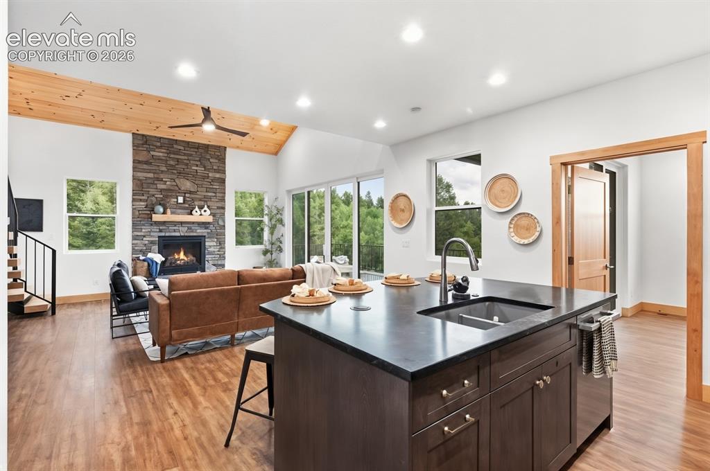 Image 15 of 46: Kitchen