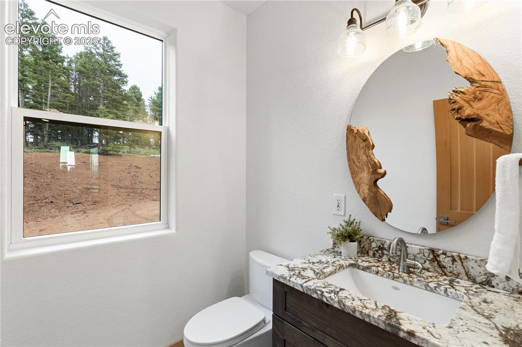 Image 19 of 46: Bathroom