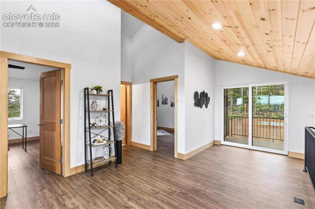 Image 28 of 46: Fabulous loft space
