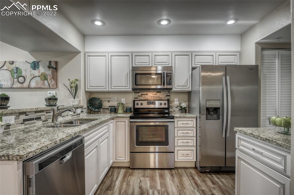 Listing 6889306, Image 21 of 43