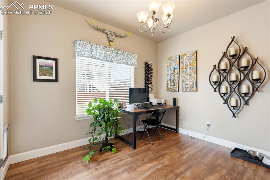 Image 18 of 48: Office