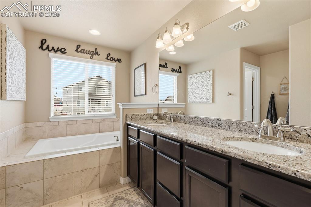 Image 24 of 48: Bathroom