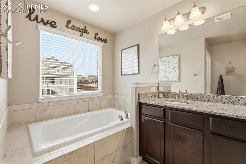 Image 25 of 48: Bathroom