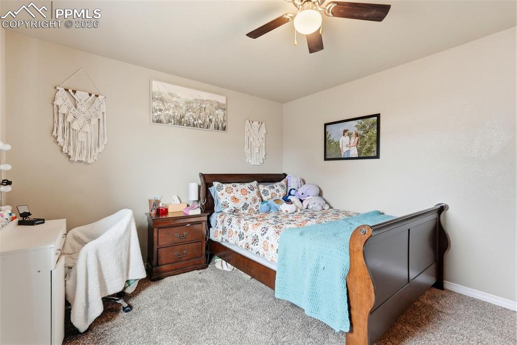 Image 32 of 48: Bedroom