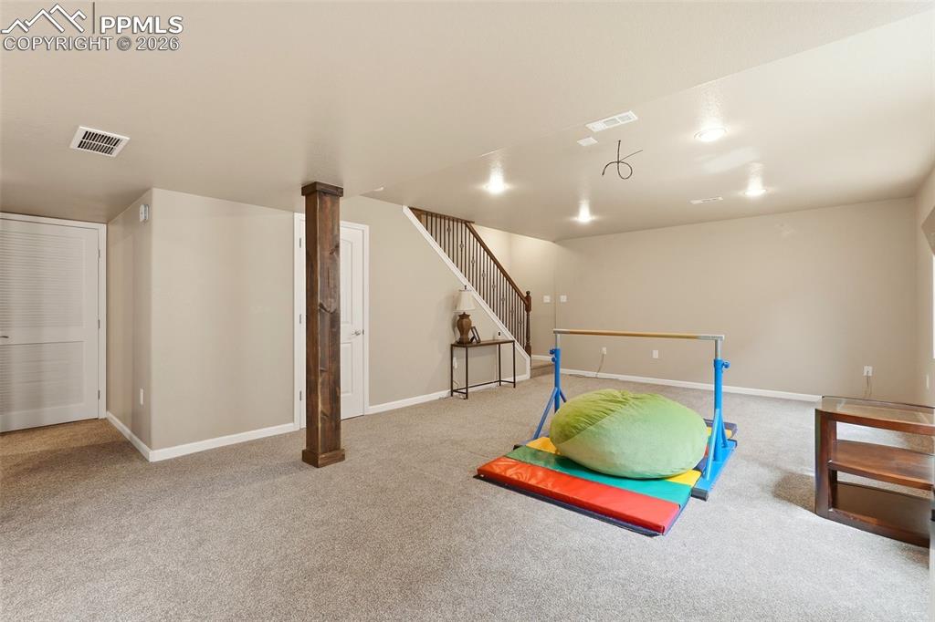 Image 34 of 48: Family Room