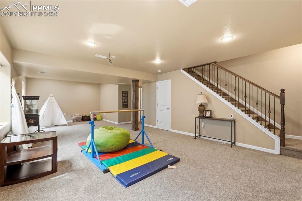 Image 35 of 48: Family Room