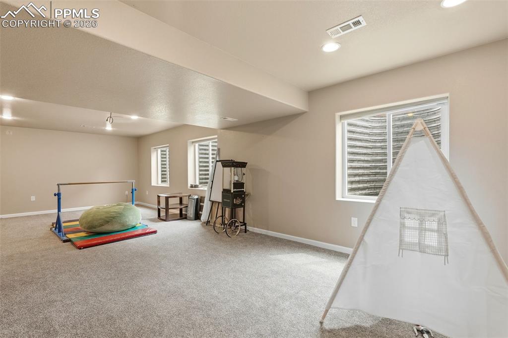 Image 36 of 48: Family Room