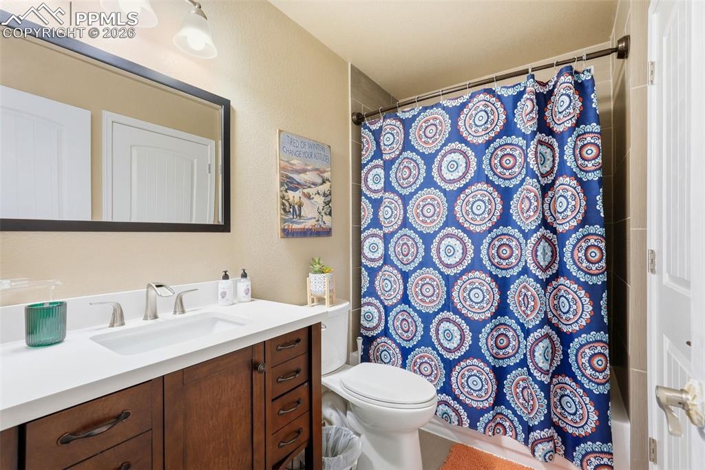 Image 37 of 48: Bathroom