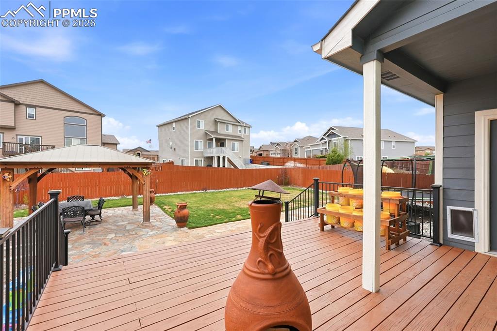 Image 40 of 48: Deck