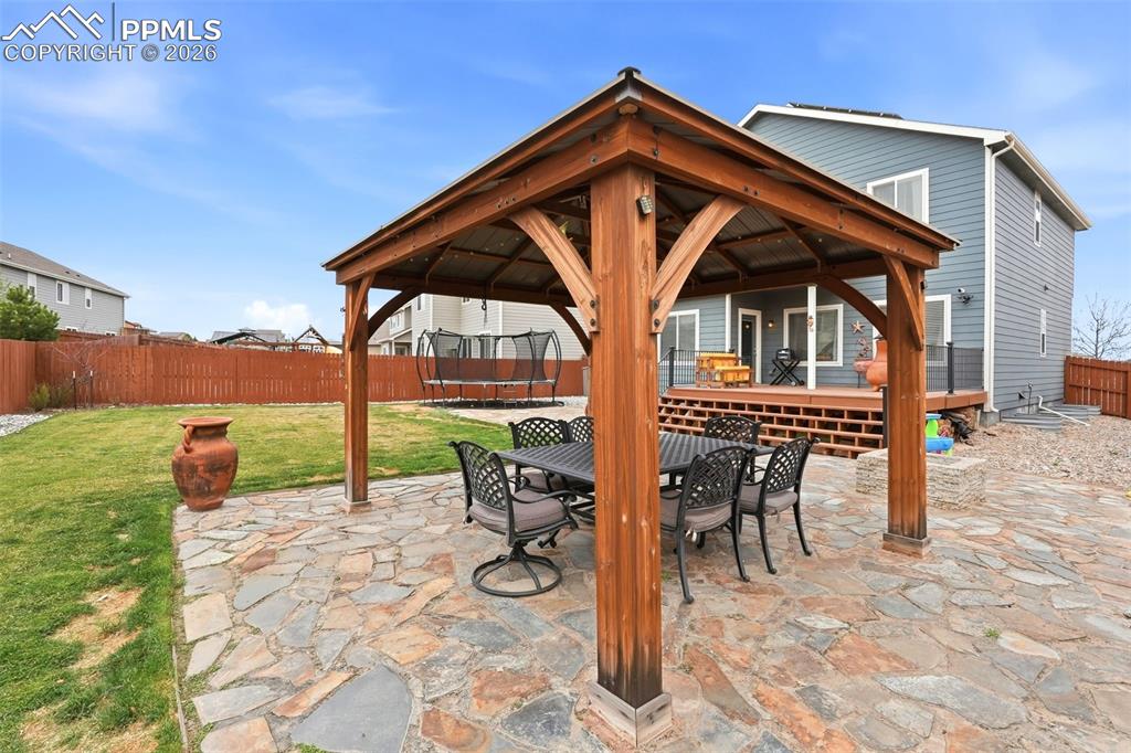 Image 43 of 48: Patio