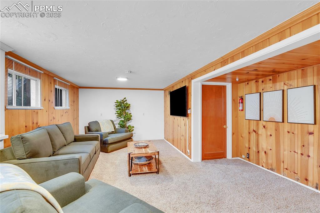 Image 19 of 33: Living Room