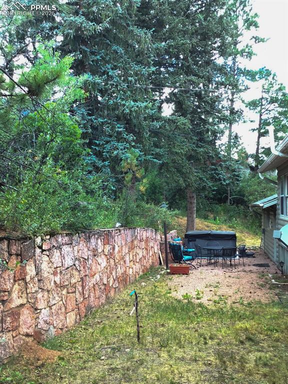 Image 32 of 33: Yard