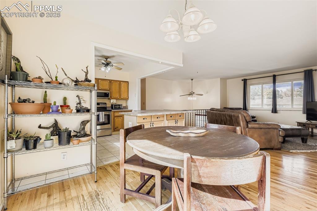 Image 10 of 26: Dining Area