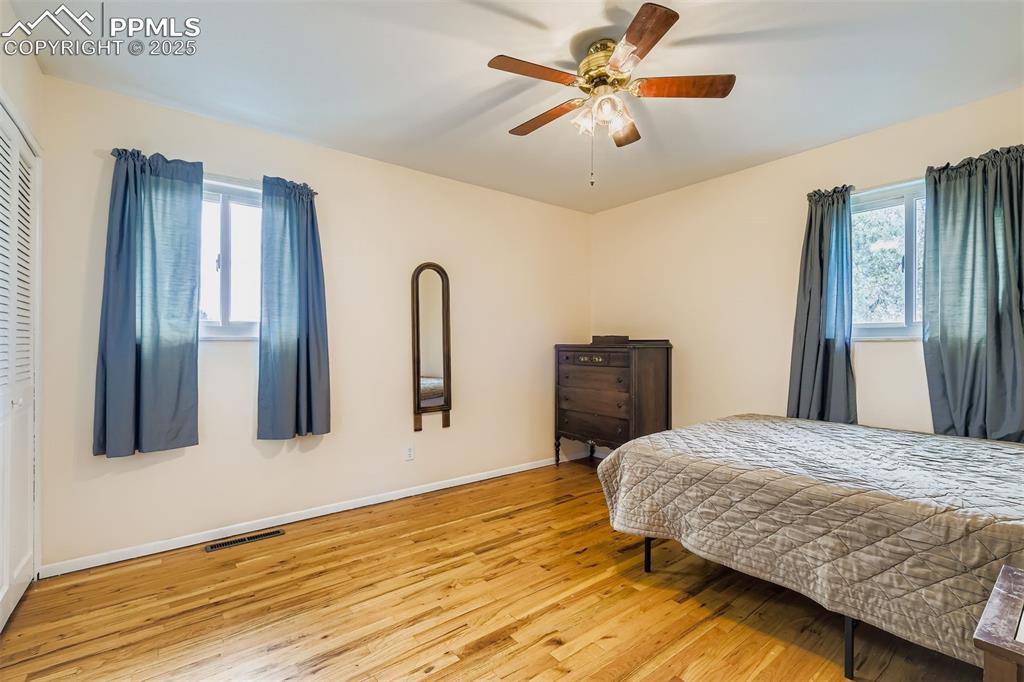 Image 12 of 26: Bedroom