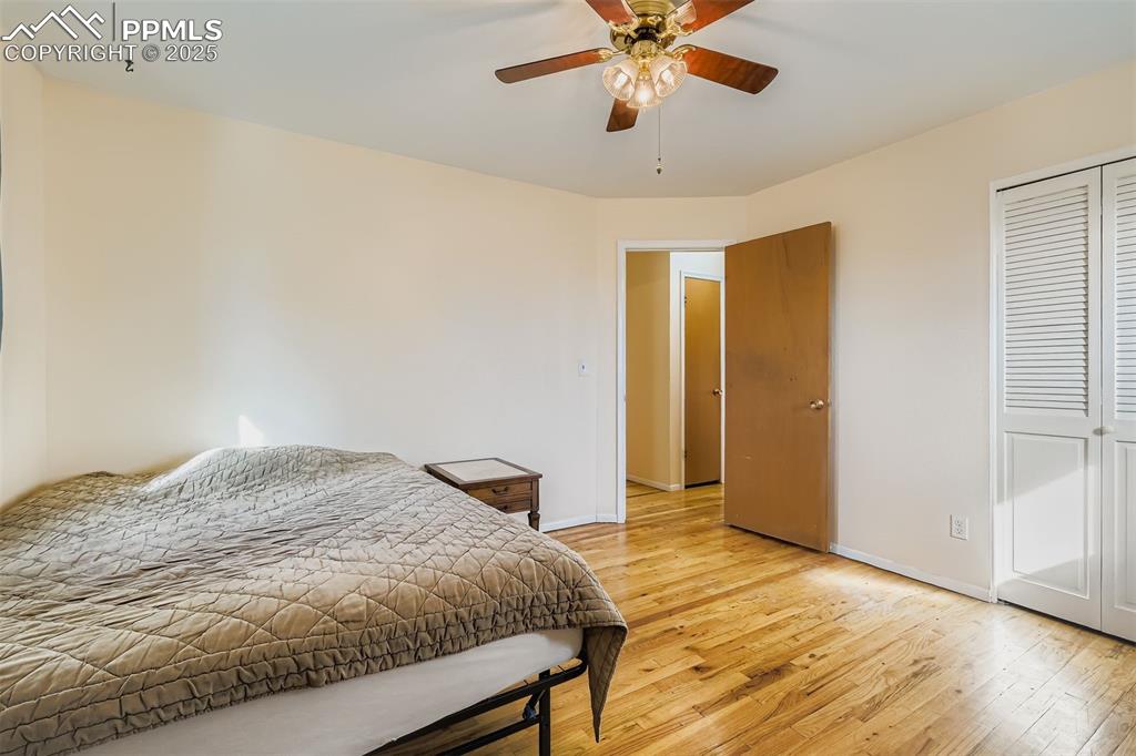 Image 13 of 26: Bedroom