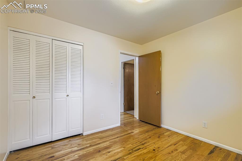 Image 16 of 26: Bedroom