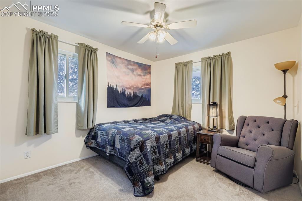 Image 17 of 26: Bedroom