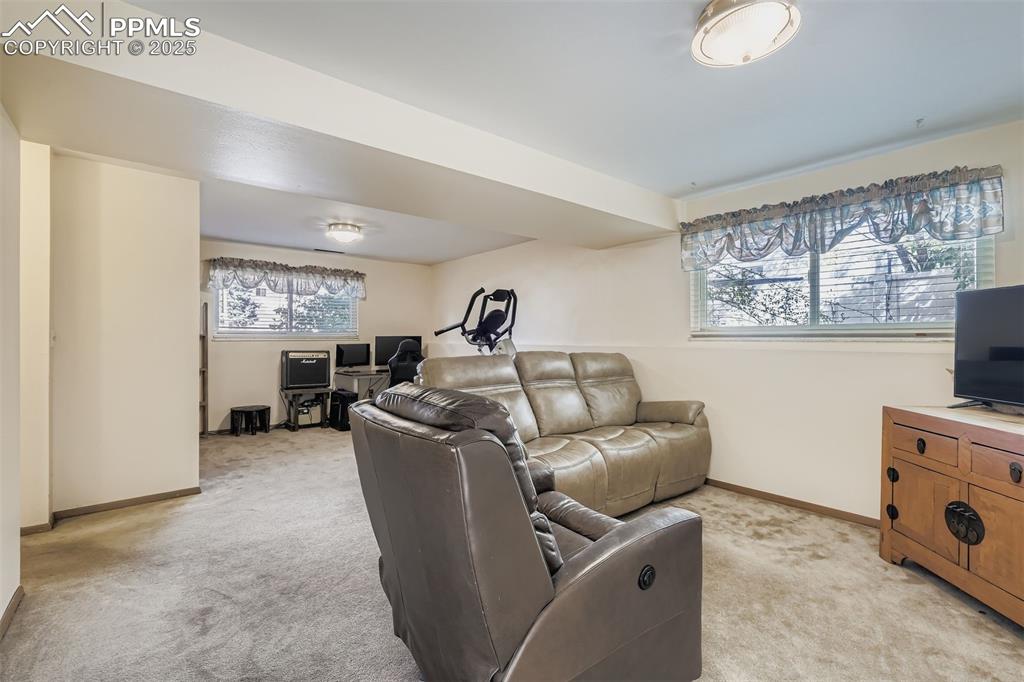 Image 19 of 26: Family Room