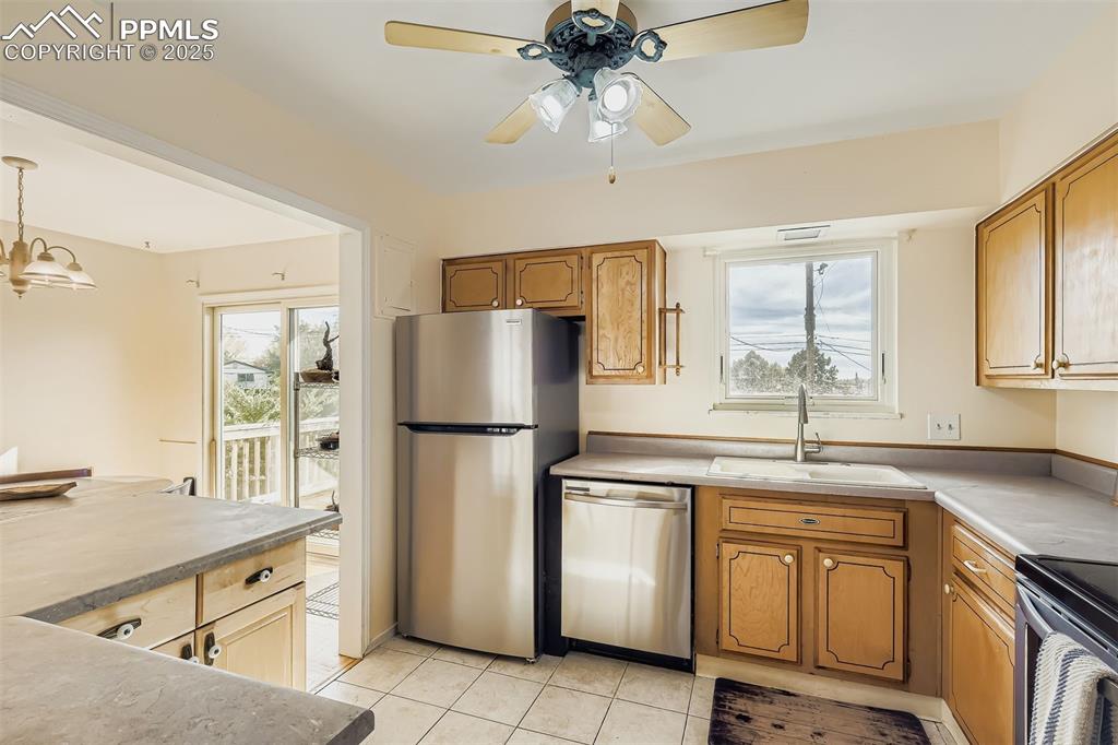 Image 8 of 26: Kitchen