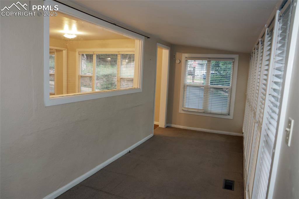 Image 11 of 16: Bedroom