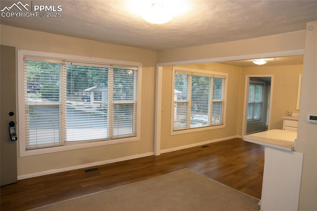 Image 5 of 16: Plenty of Natural Light