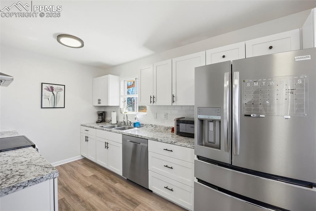 Image 10 of 42: Kitchen