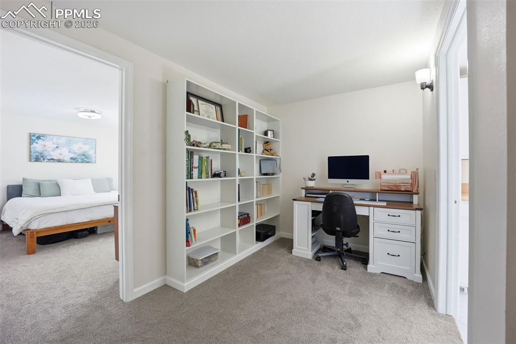 Image 18 of 42: Office