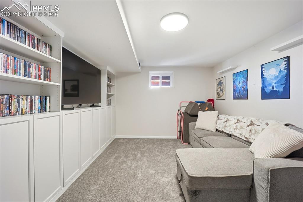 Image 21 of 42: Sitting Room