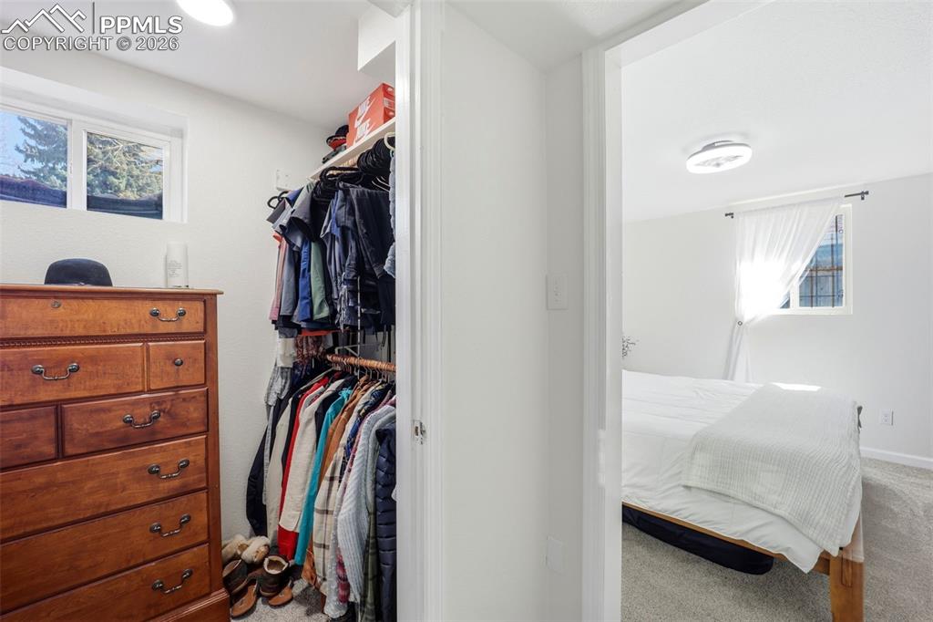 Image 27 of 42: Closet