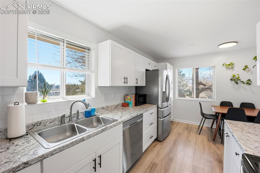 Image 3 of 42: Kitchen