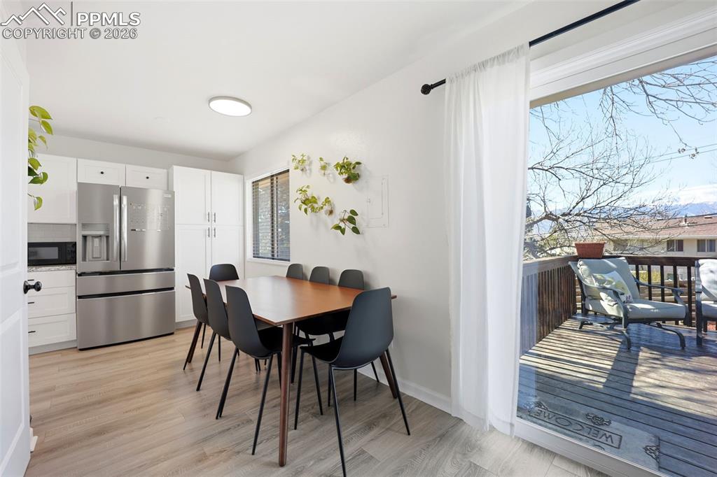 Image 5 of 42: Dining Area