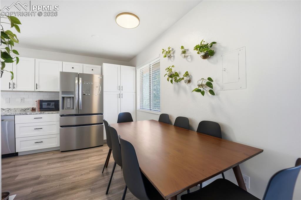 Image 6 of 42: Dining Area