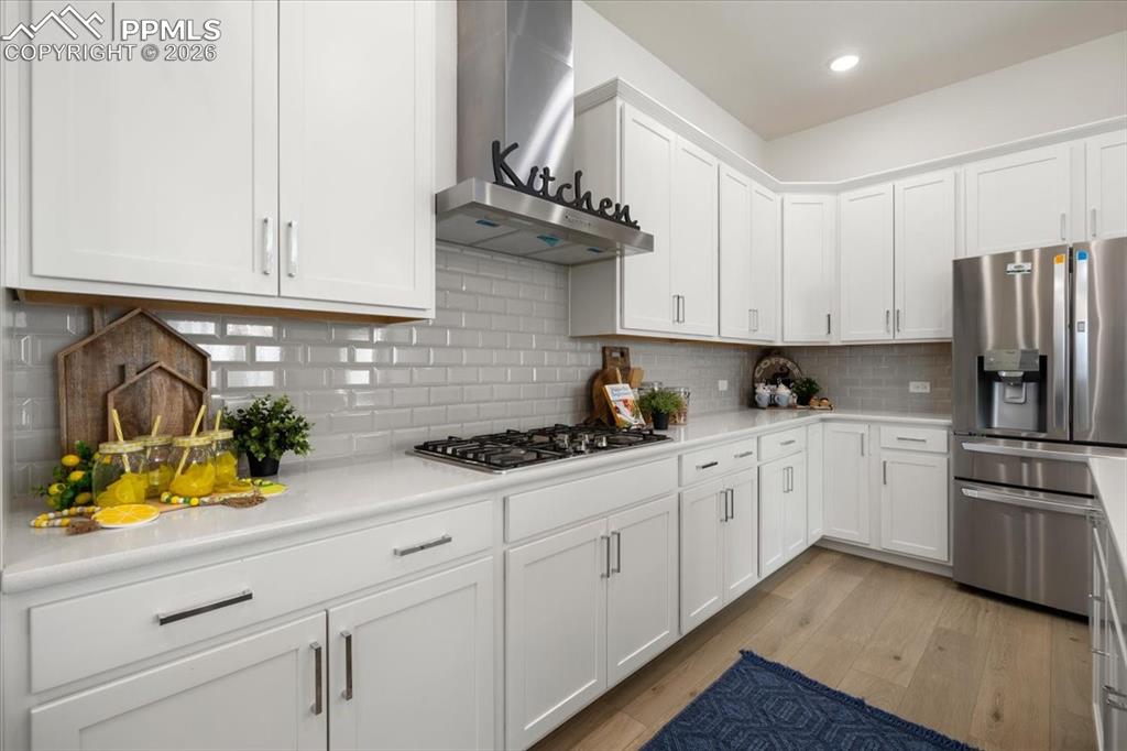 Image 13 of 29: Kitchen