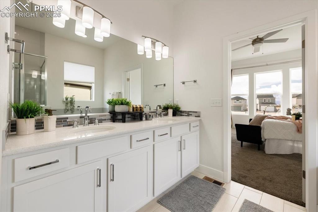 Image 18 of 29: Bathroom