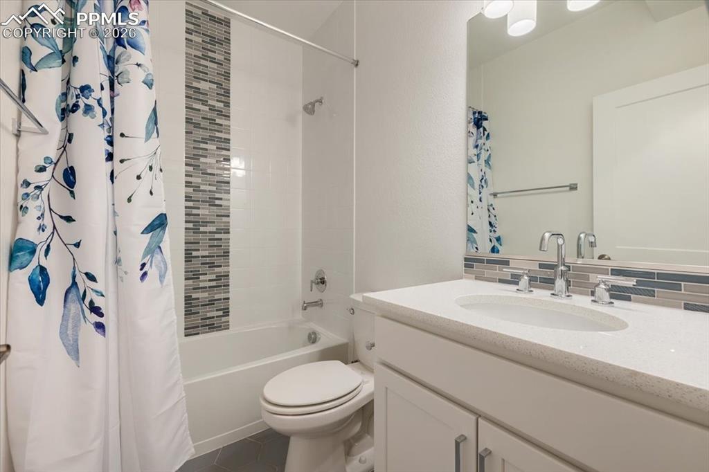 Image 24 of 29: Bathroom