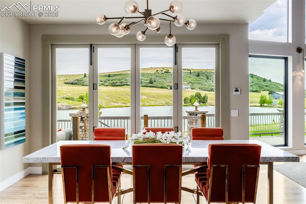 Image 19 of 50: Dining Area