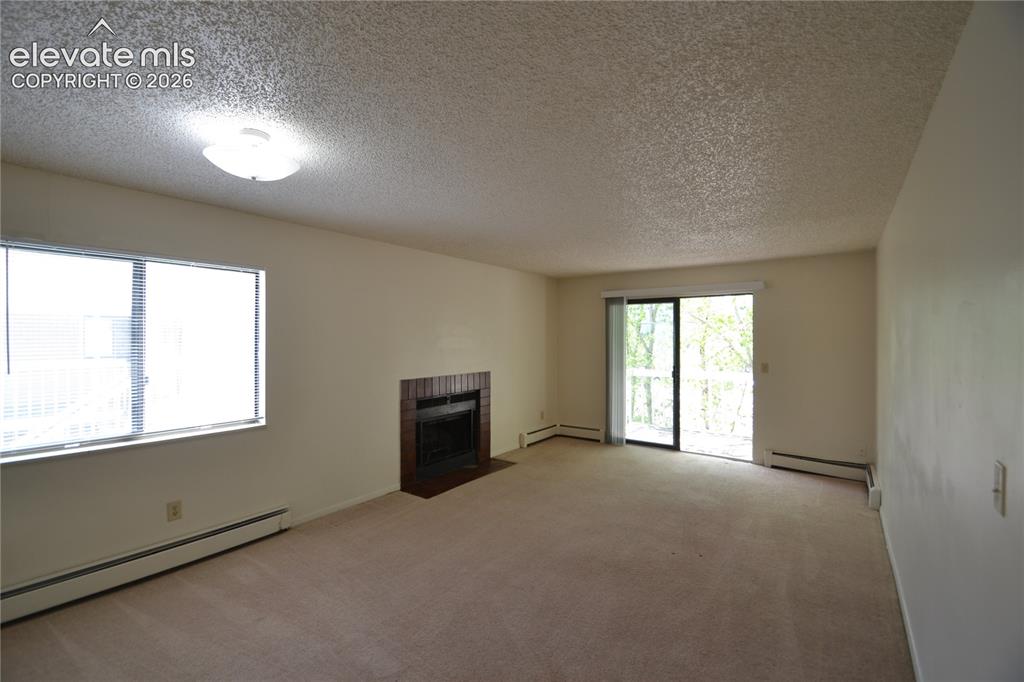 Image 10 of 31: Living Room