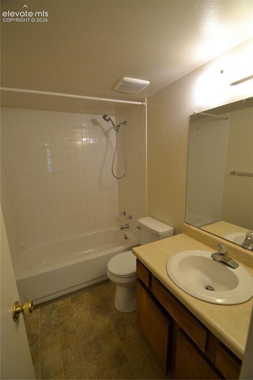 Image 13 of 31: Bathroom