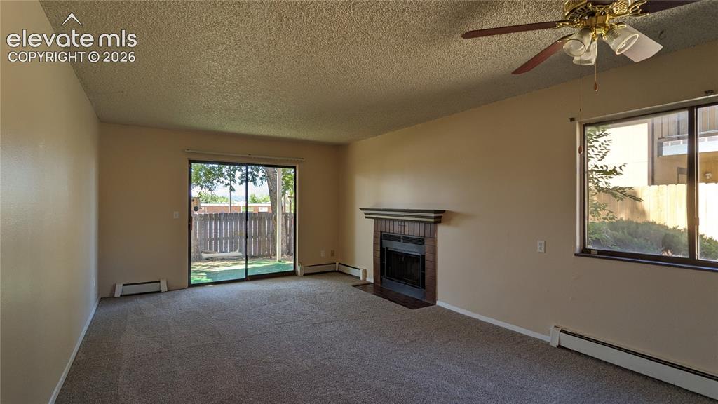 Image 17 of 31: Living Room